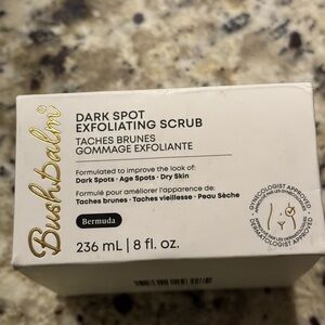 White Cleanser and Exfoliant for Radiant Skin